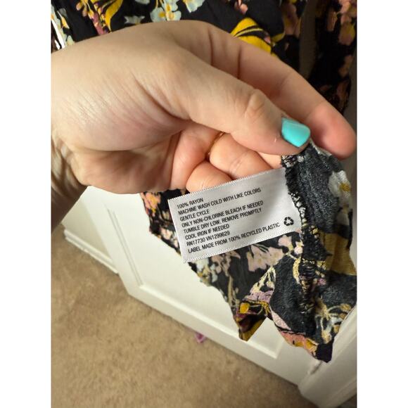 Xhilaration Tunic Top Blouse Women's XS Black Moody Floral Boho Peasant Ruffle - Picture 5 of 8